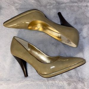 Simply Vera Vera Wang Cherie Oatmeal Patent Pumps